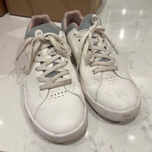 On Running Roger Sneakers